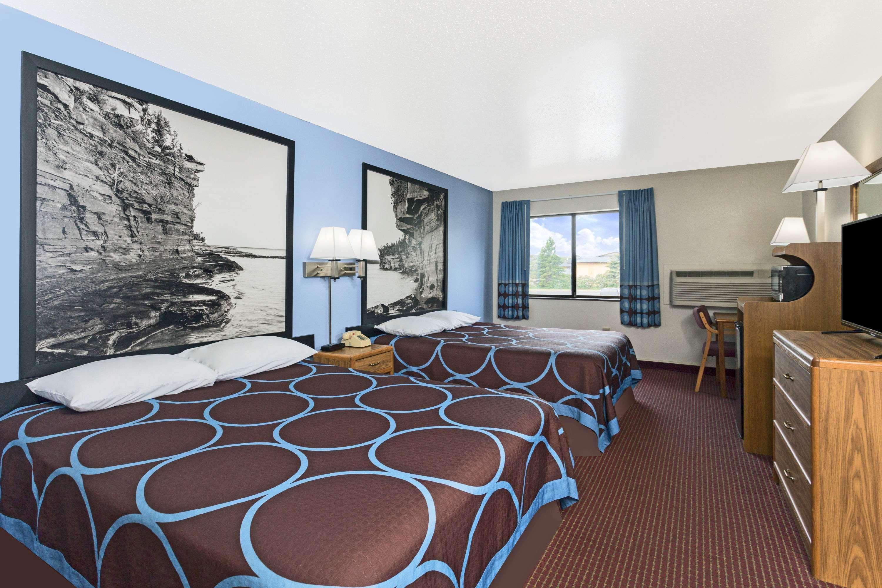 Super 8 By Wyndham Wisconsin Dells Hotell Exteriör bild
