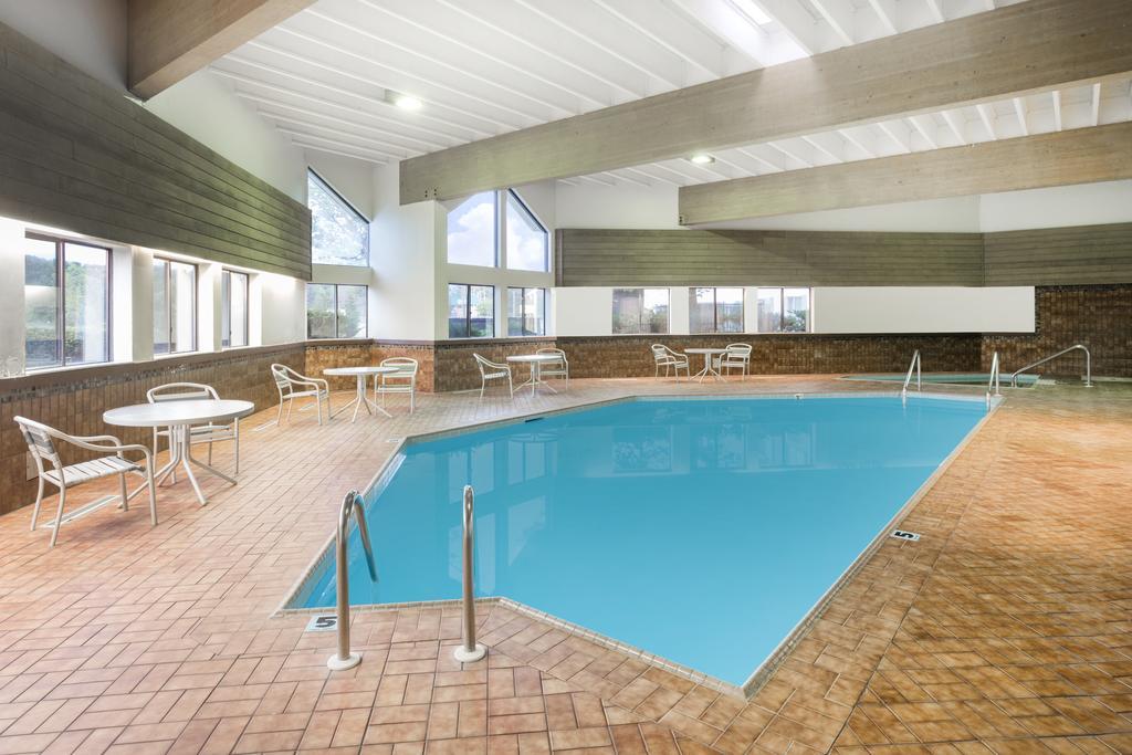 Super 8 By Wyndham Wisconsin Dells Hotell Exteriör bild